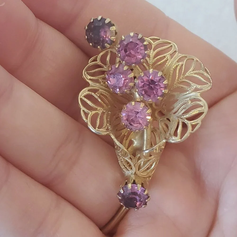 Vintage Gold Tone Flower Floral Brooch‎ Pin Open Work Pronged Pink Purple Stones